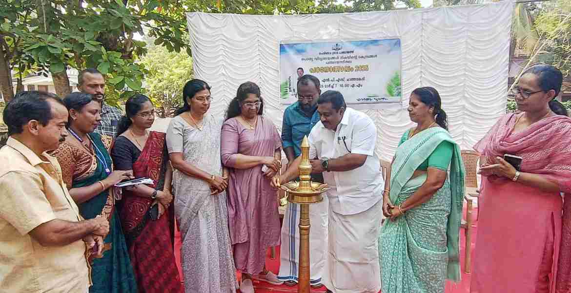 പഠനോത്സവം ഗ്രാമപഞ്ചായത്ത് പ്രസിഡന്റ് എബ്രഹാം തോമസ് ഉദ്ഘാടനം ചെയ്യുന്നു