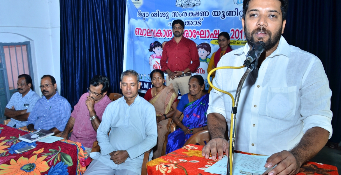 ബാലാവകാശ വാരാഘോഷം ജില്ലാതല ഉദ്ഘാടനം  ഷാഫി പറമ്പില്‍ എം.എല്‍.എ നിര്‍വഹിക്കുന്നു.