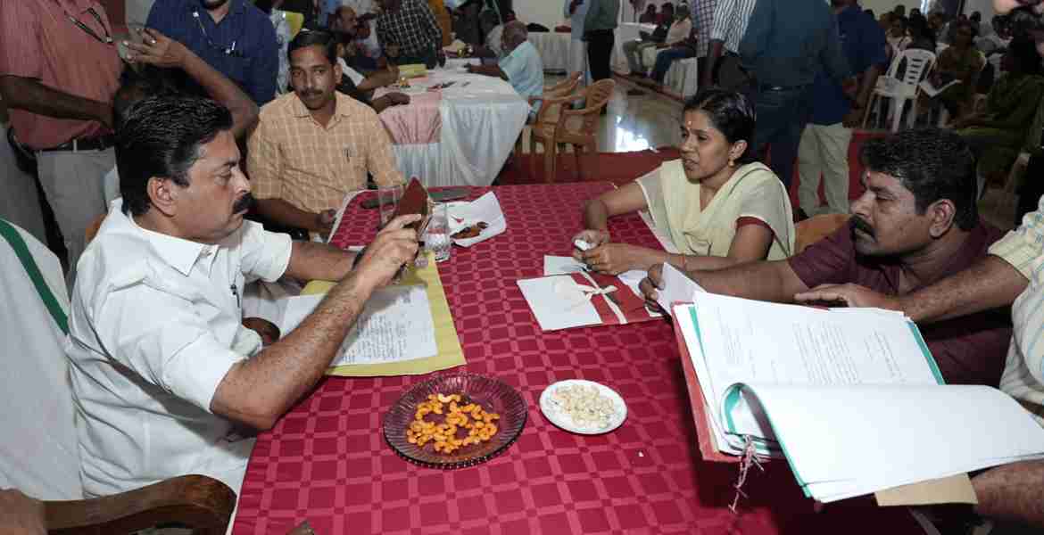 ചമ്പക്കര സ്വദേശി ശരണ്യമോഹന്റെ പരാതി മന്ത്രി റോഷി അഗസ്റ്റിൻ പരിഗണിക്കുന്നു.