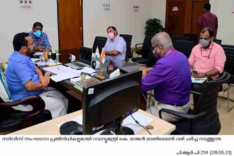 Revenue minister meets Service organisations online